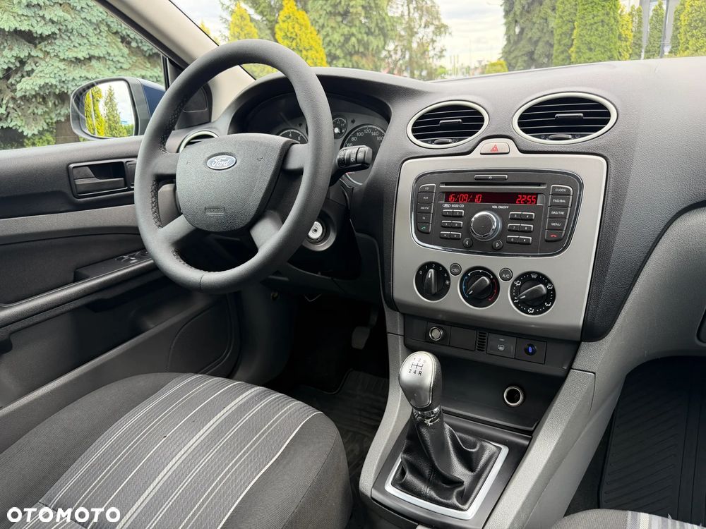 Ford Focus 1.4 Ambiente - 8