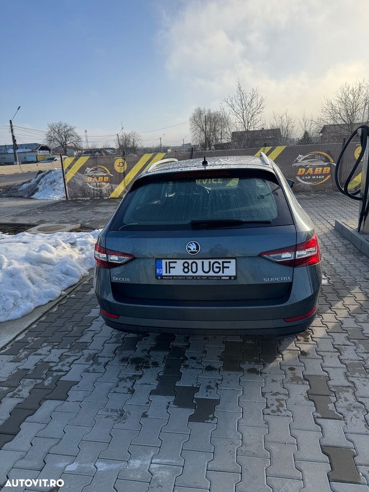 Skoda Superb 2.0 TDI DSG Style - 8