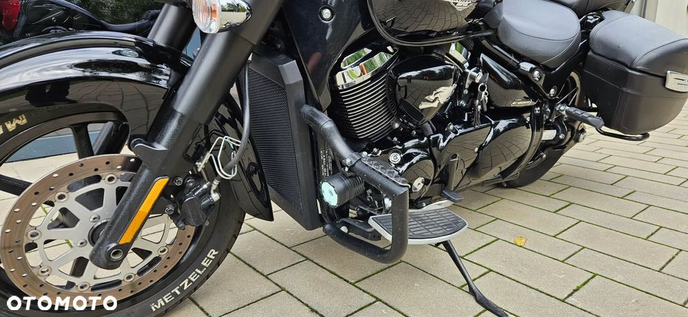 Suzuki Intruder - 8
