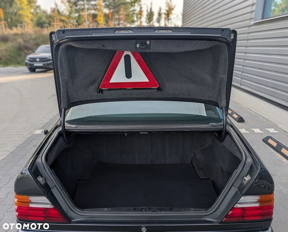 Mercedes-Benz W124 (1984-1993) - 21