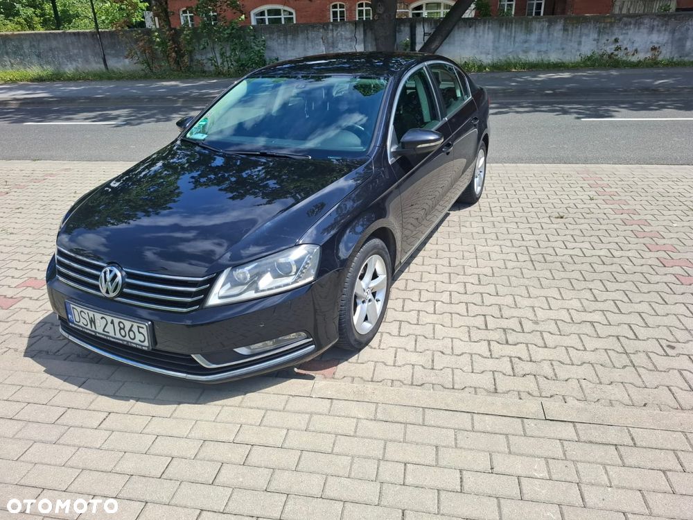 Volkswagen Passat - 1