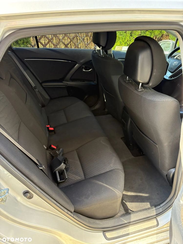 Toyota Avensis - 13