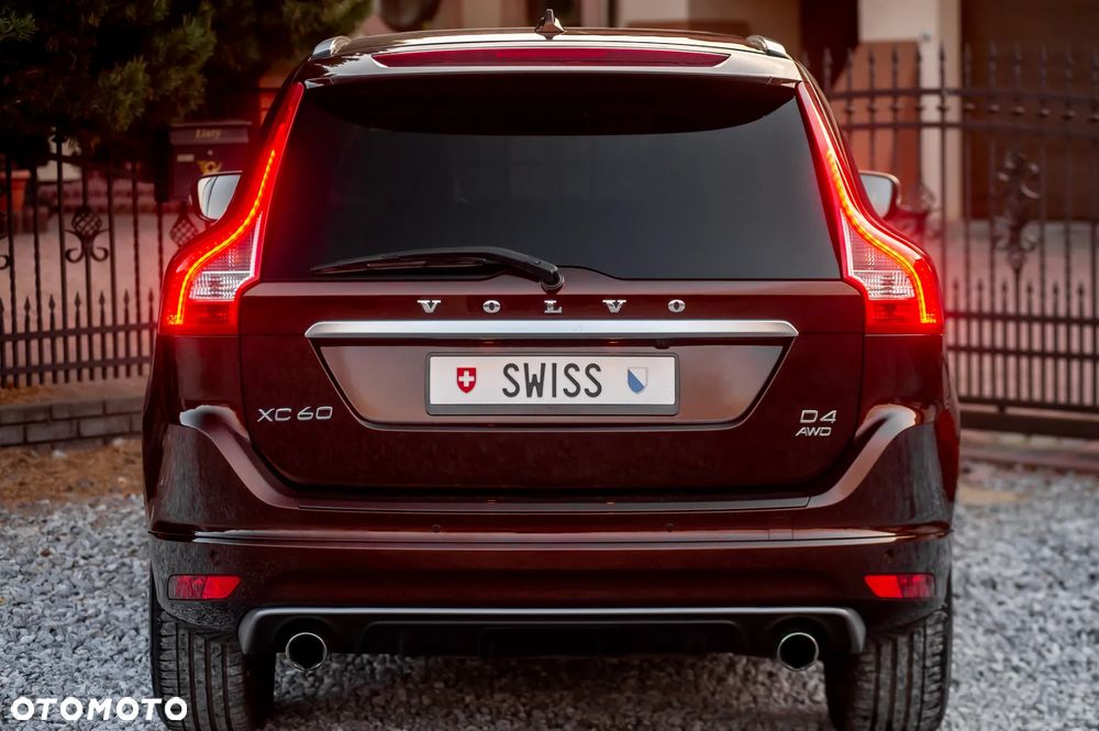 Volvo XC 60 D5 AWD R-Design Momentum - 11