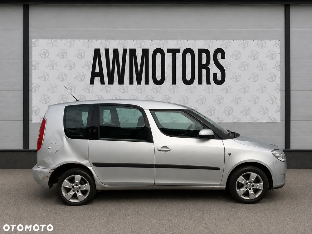 SKODA ROOMSTER 2007 *SAMOCHÓD NA CZĘŚCI* 6452 1B / F7T  MASKA, LAMPA, DRZWI, LUSTERKO, ZDERZAK, GRILL, BŁOTNIK, KLAPA, BELKA, DESKA, FOTELE, KANAPA, ĆWIARTKA KIEROWNICA, TARCZE, ZACISKI, ZAWIESZENIE, KOMPLETNY PRZÓD, KOMPLETNY TYŁ, LICZNIK, ZEGARY, PRAWE LEWE PRZÓD TYŁ - 2