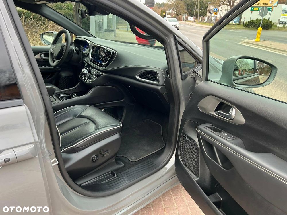 Chrysler Pacifica - 10