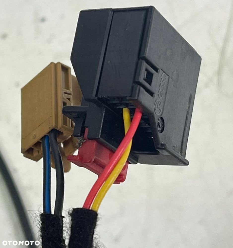 AUDI E-TRON LUSTERKO PRAWE PRZÓD - 9