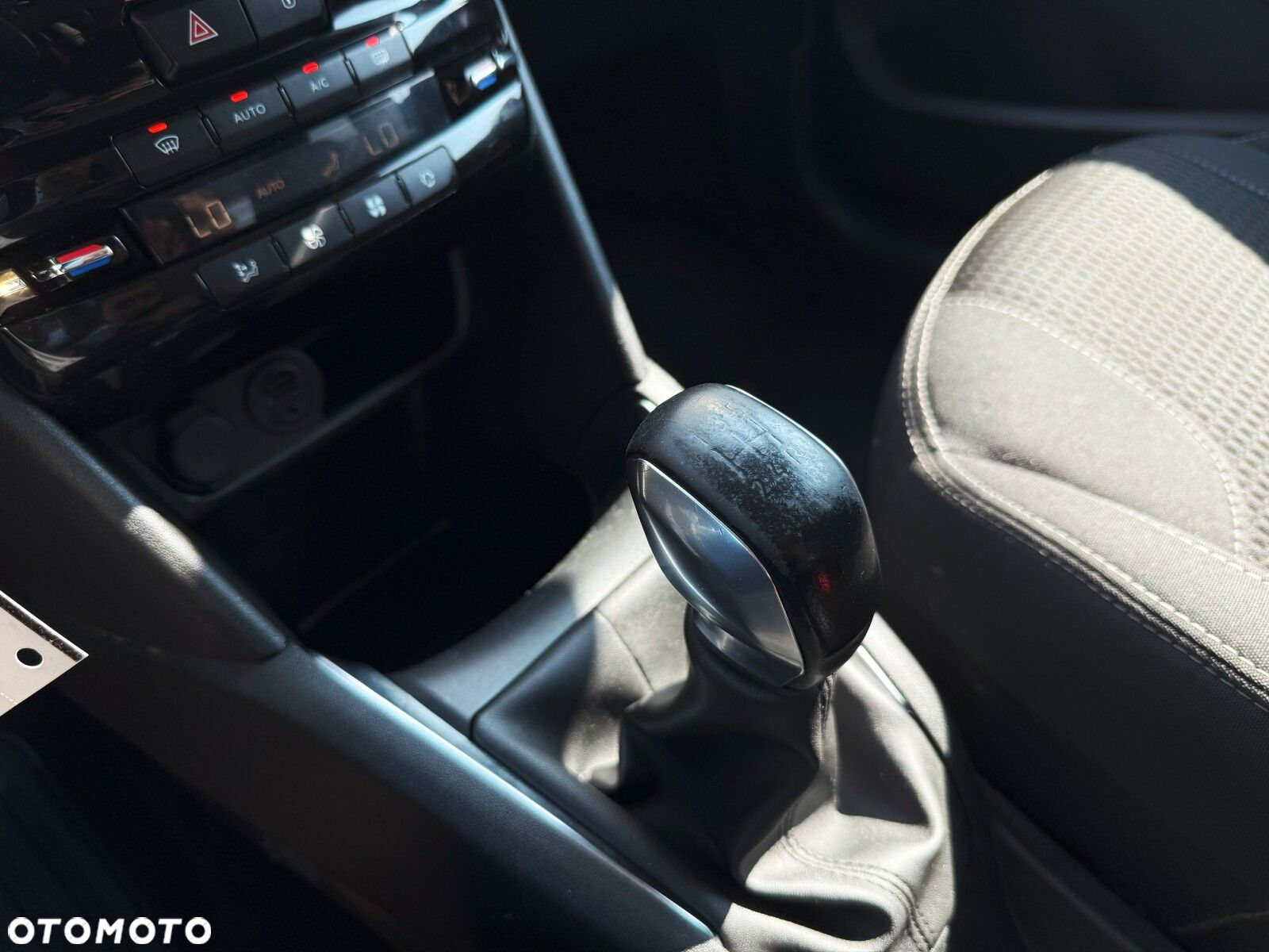 Peugeot 208 1.2 PureTech Allure S&S - 23