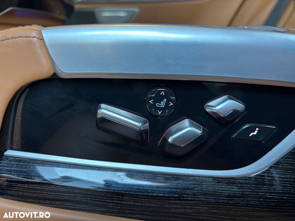 BMW Seria 7 750i xDrive - 13