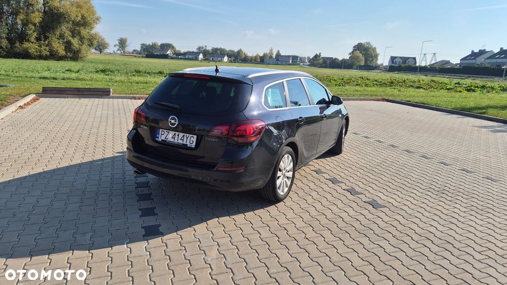 Opel Astra 2011 photo 3