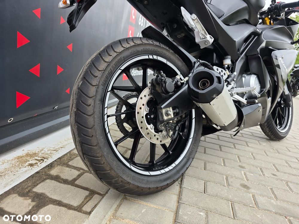 Yamaha YZF - 19