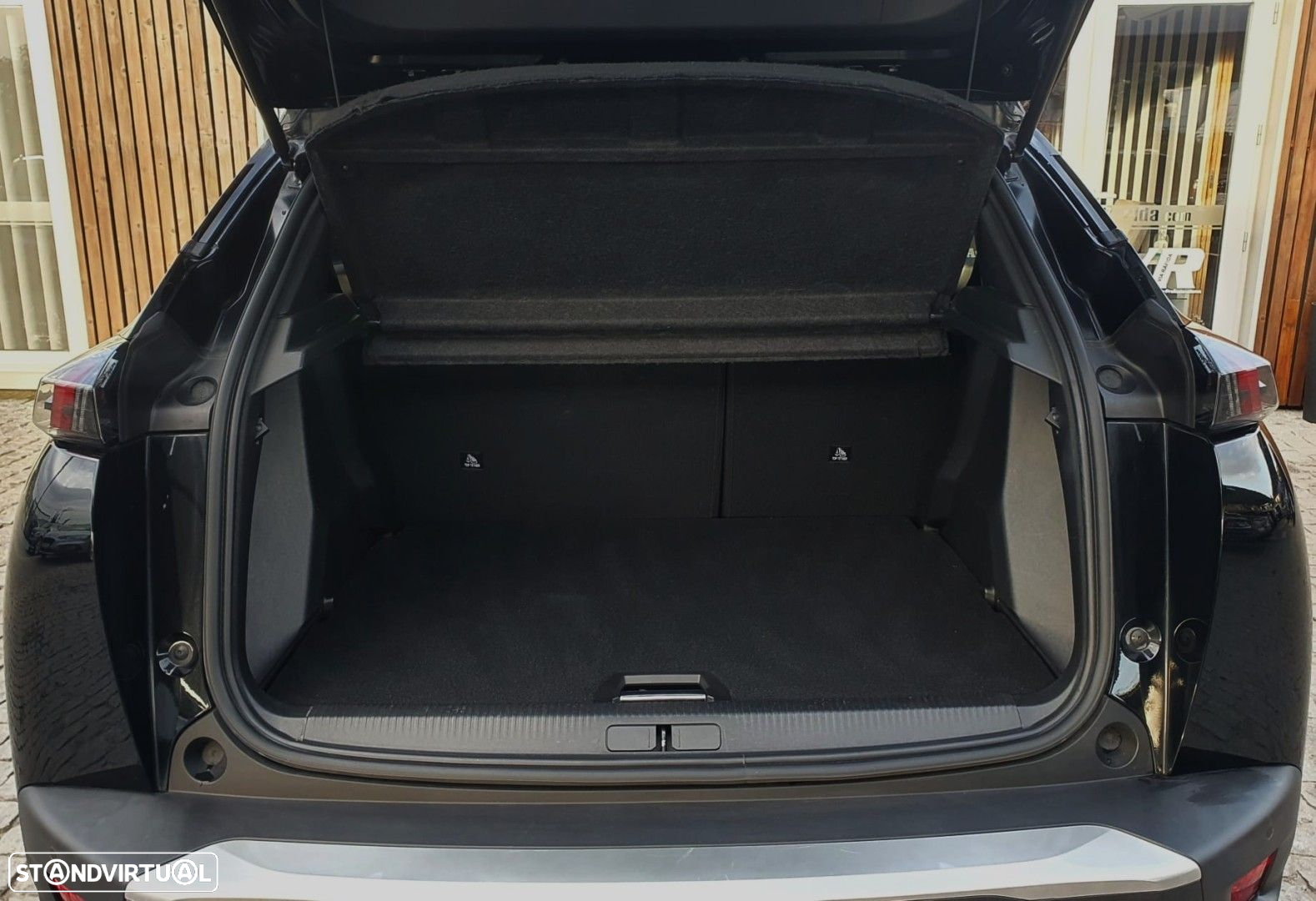 Peugeot 2008 1.2 PureTech GT - 32