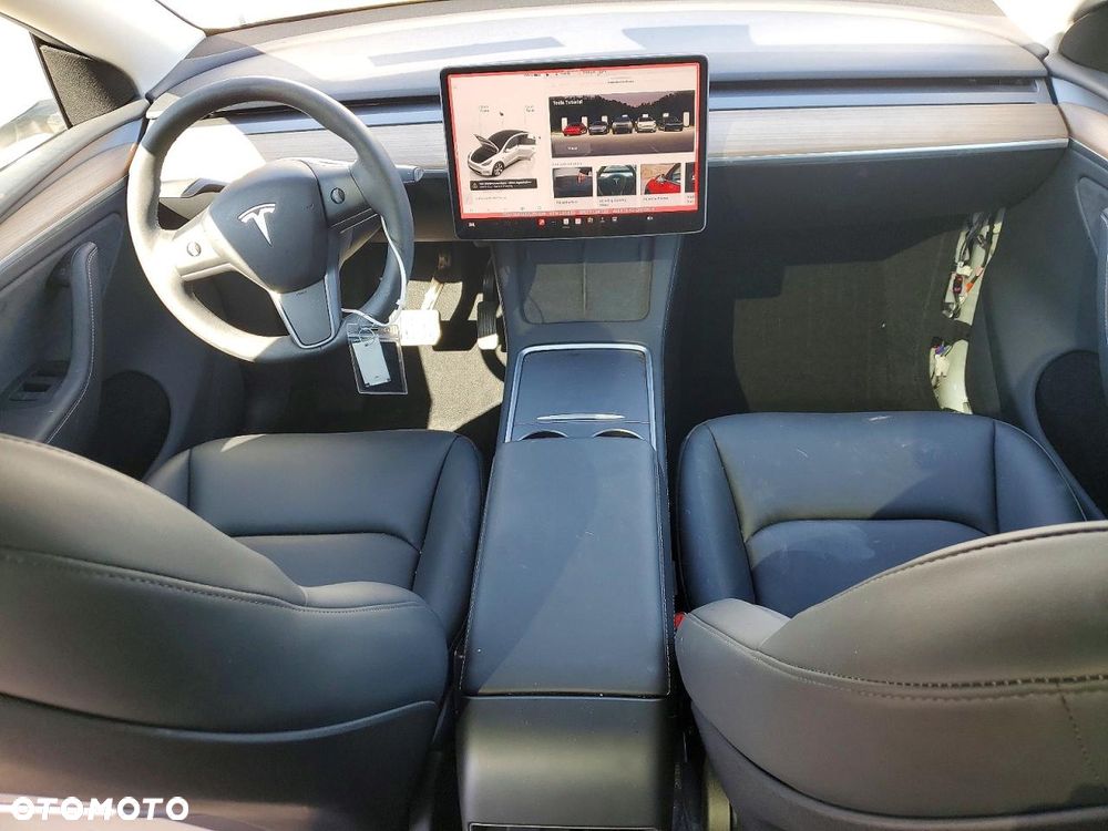 Tesla Model Y Long Range Dual Motor AWD - 8