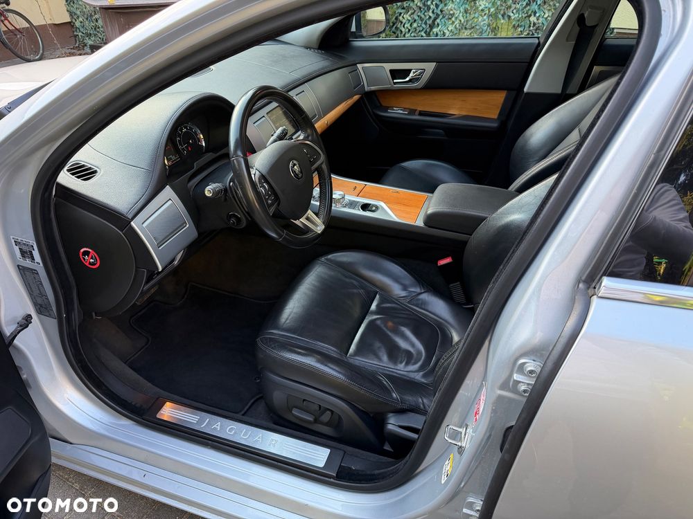 Jaguar XF 3.0 T AWD Premium Luxury - 9