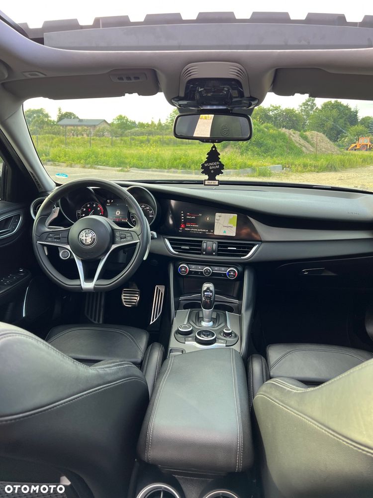 Alfa Romeo Giulia 2.0 Turbo 16V AT8-Q4 Veloce Ti - 5