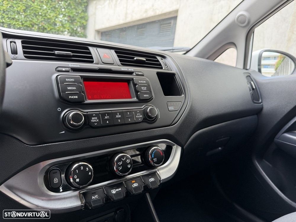 Kia Rio 1.2 CVVT LX - 11