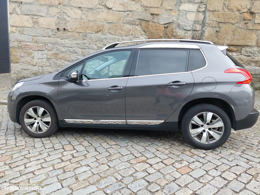 Peugeot 2008 1.2 PureTech Allure - 4