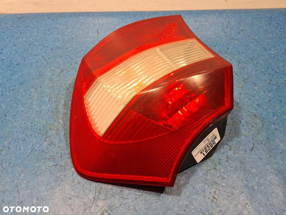 BMW 118 E87 LAMPA TYŁ PRAWA ZEWNĘTRZNA - 5