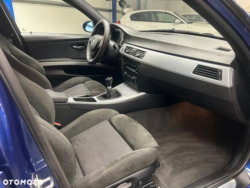 BMW Seria 3 325xi Touring - 24