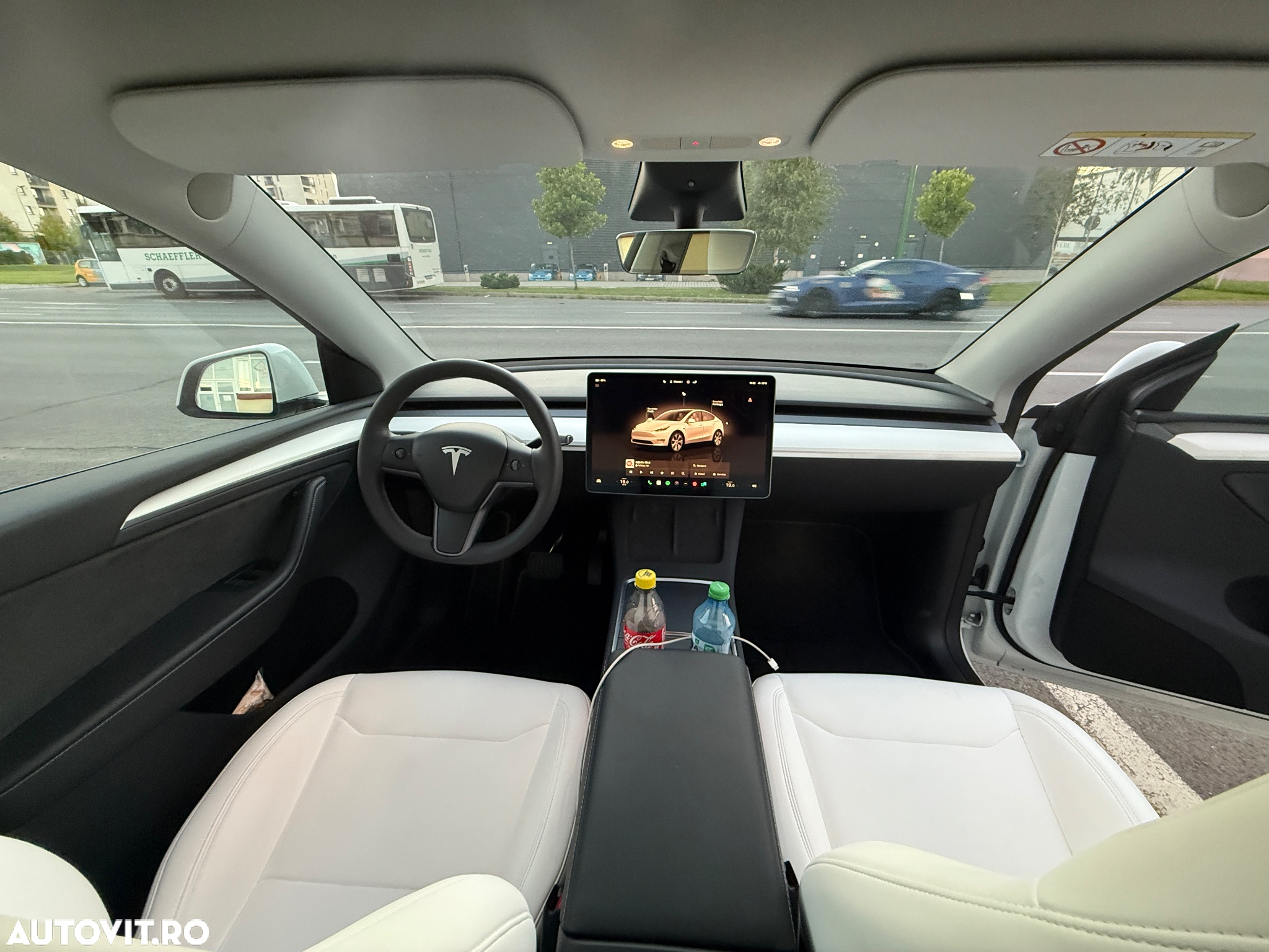 Tesla Model Y Long Range Dual Motor AWD - 16