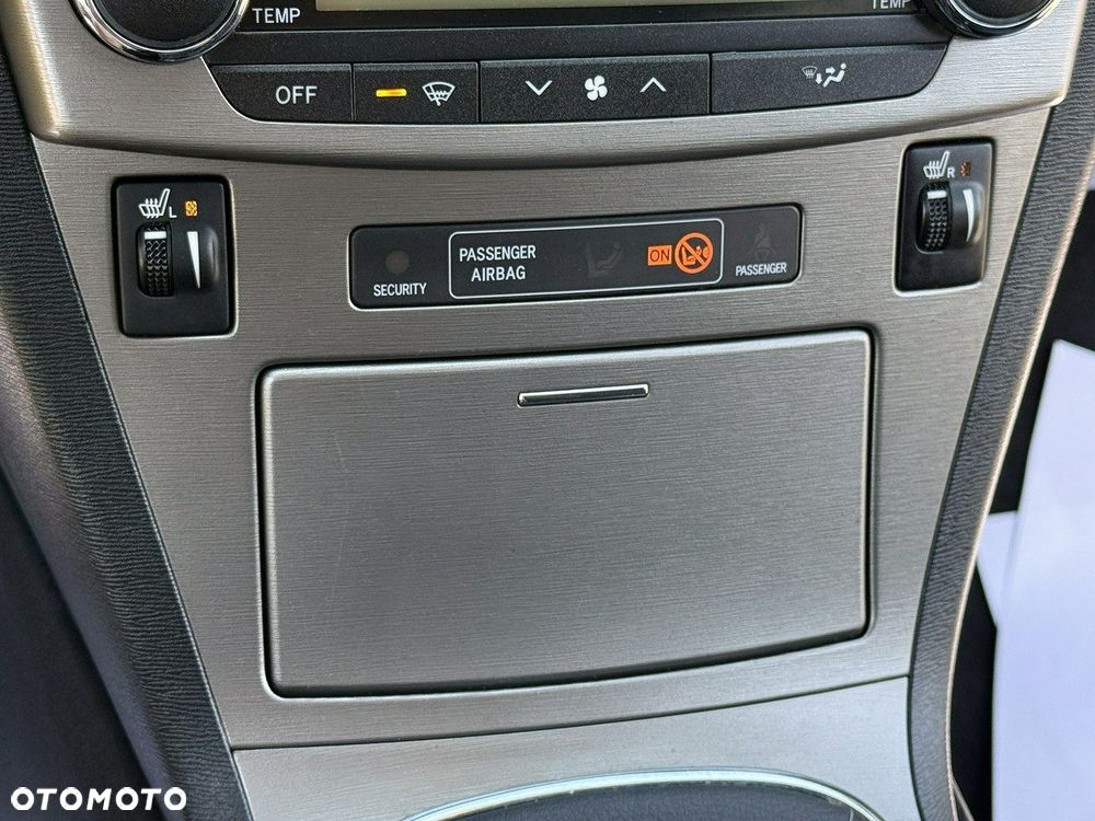 Toyota Avensis 1.8 Sol - 13