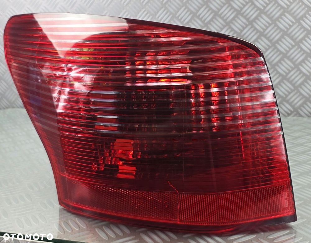 lampa lewy lewa tył tylna w błotnik PEUGEOT 407 KOMBI SW 2004-2008 EUROPA - 2