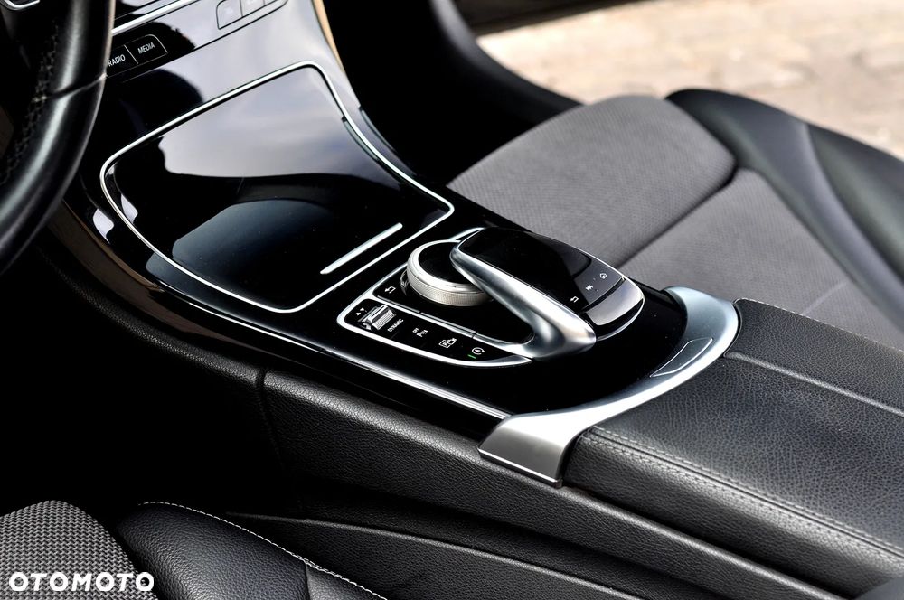 Mercedes-Benz Klasa C 220 d 4Matic 9G-TRONIC AMG Line - 23