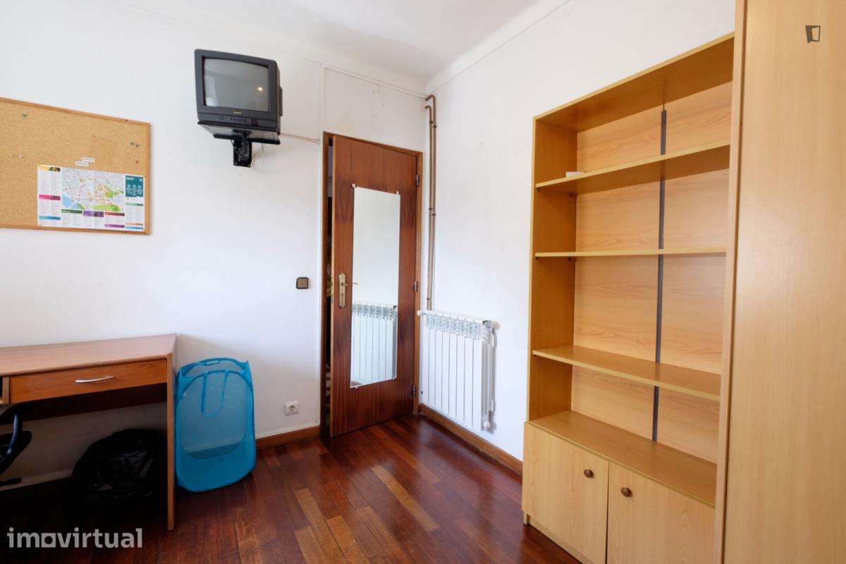 Quarto - localizado em Montes Claros Coimbra - Grande imagem: 2/23
