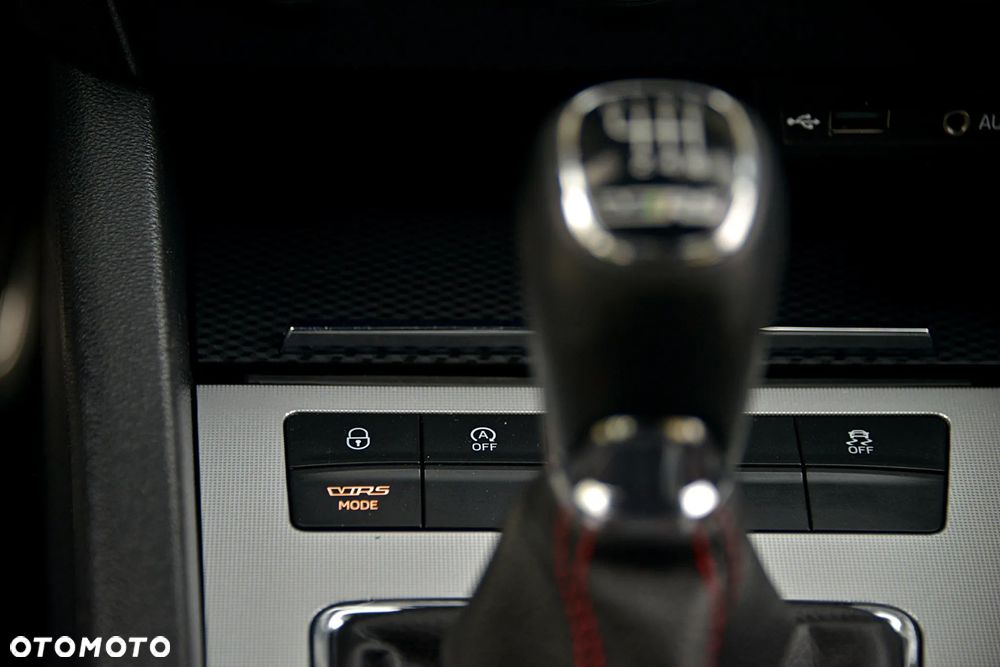 Skoda Octavia 2.0 TDI RS - 32