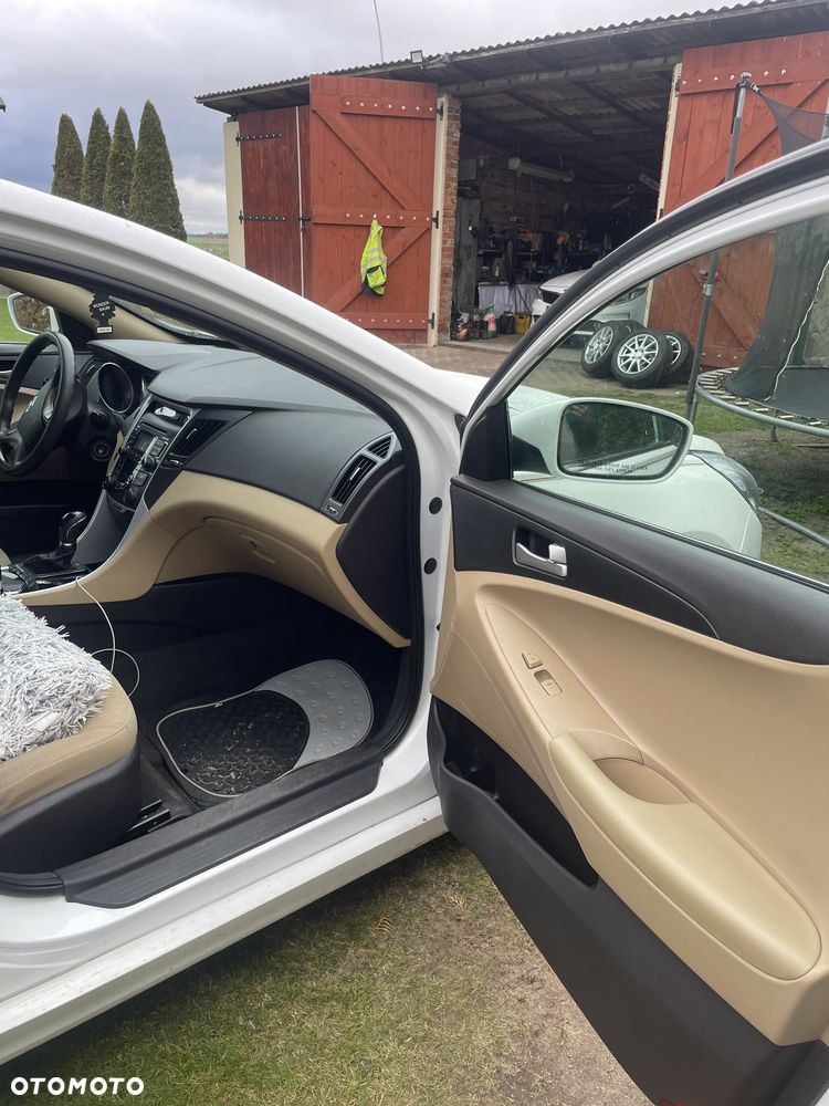 Hyundai Sonata - 8