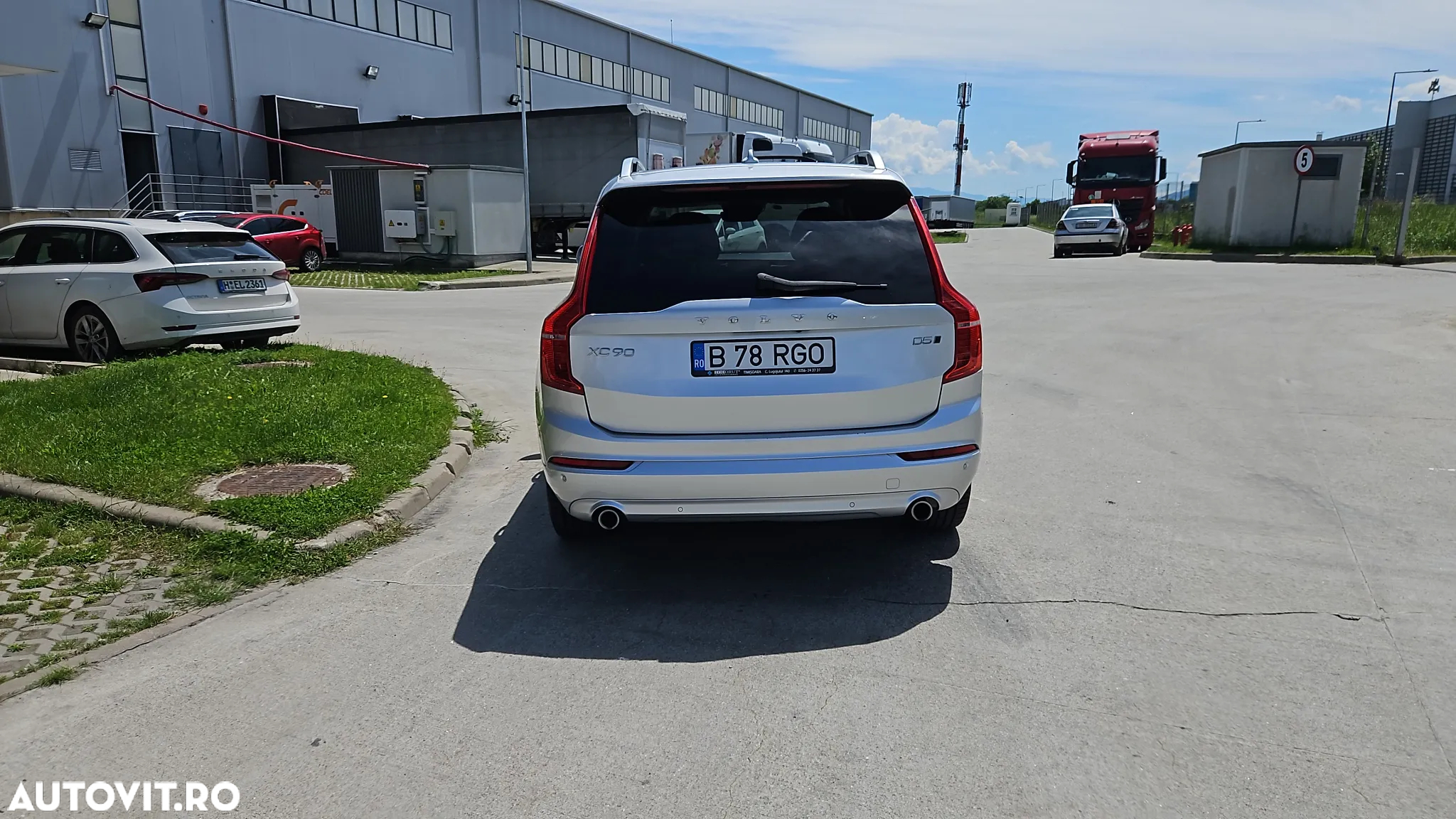 Volvo XC 90 D5 AWD Momentum - 4
