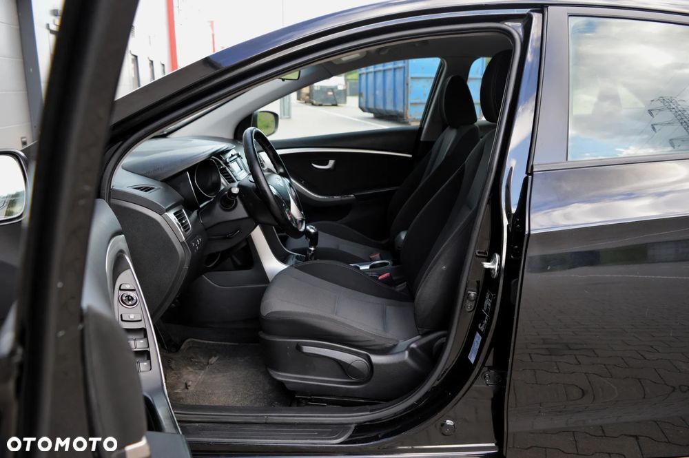Hyundai i30 blue 1.6 CRDi YES Gold - 6