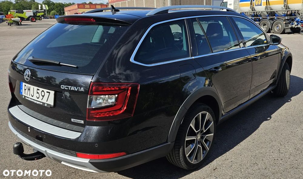 Skoda Octavia Combi 2.0 TDI DSG 4x4 Scout - 3
