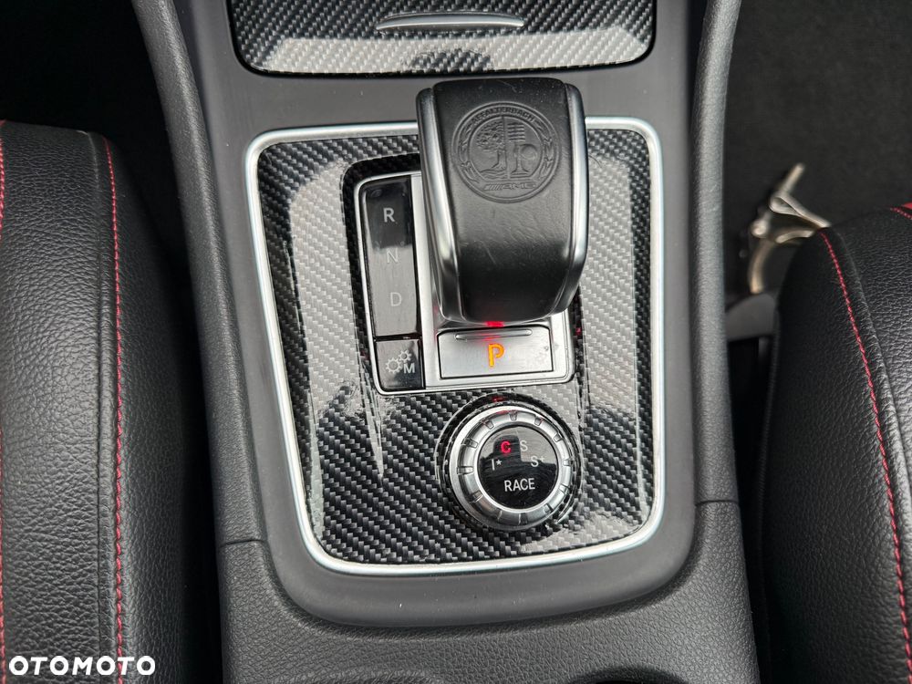 Mercedes-Benz GLA - 21