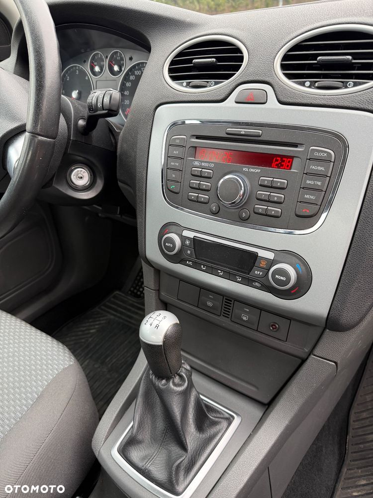 Ford Focus ver-1-8-tdci-ambiente - 11