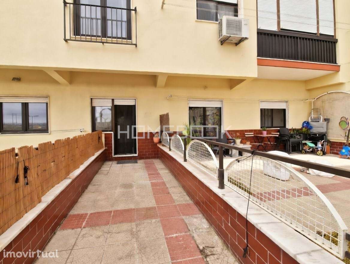 T2 Remodelado com Terraço e Vista Rio – Seixal - Grande imagem: 5/17