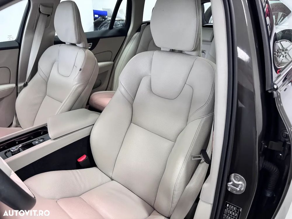 Volvo V60 V60CC B5 MHEV AT AWD Plus Bright - 13