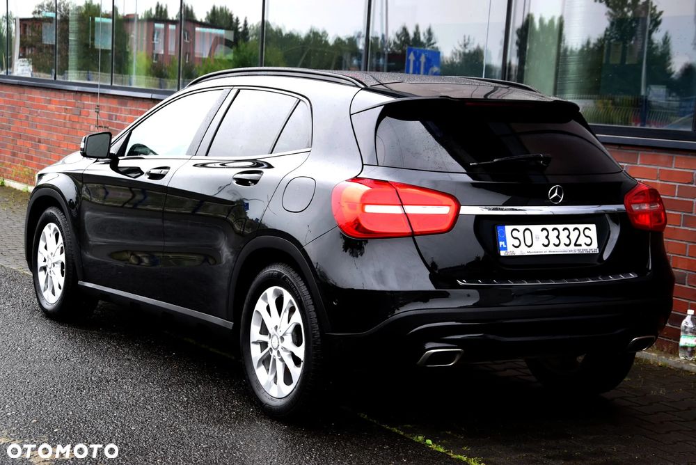 Mercedes-Benz GLA 180 - 16