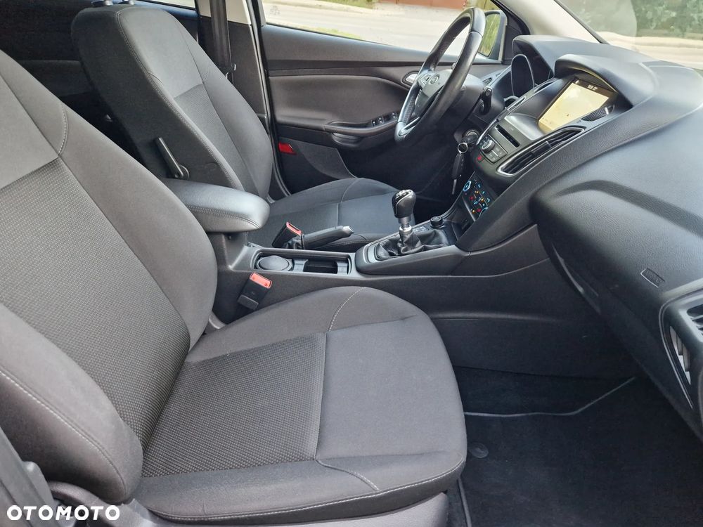 Ford Focus - 25