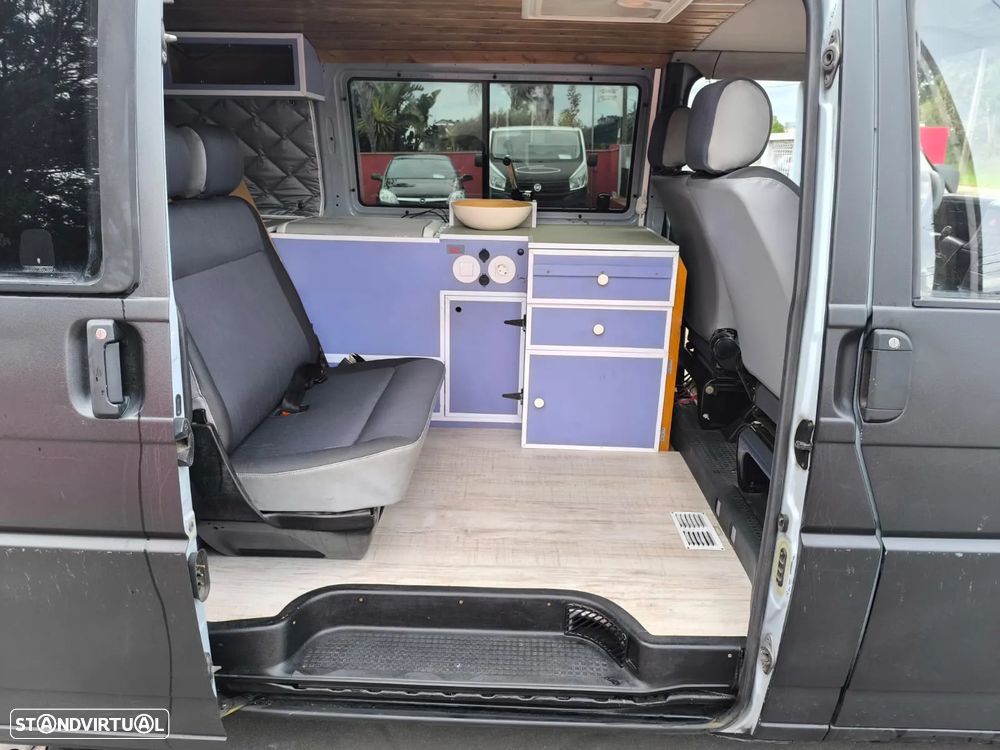 VW Transporter 2.4 D Kombi Sp. - 14