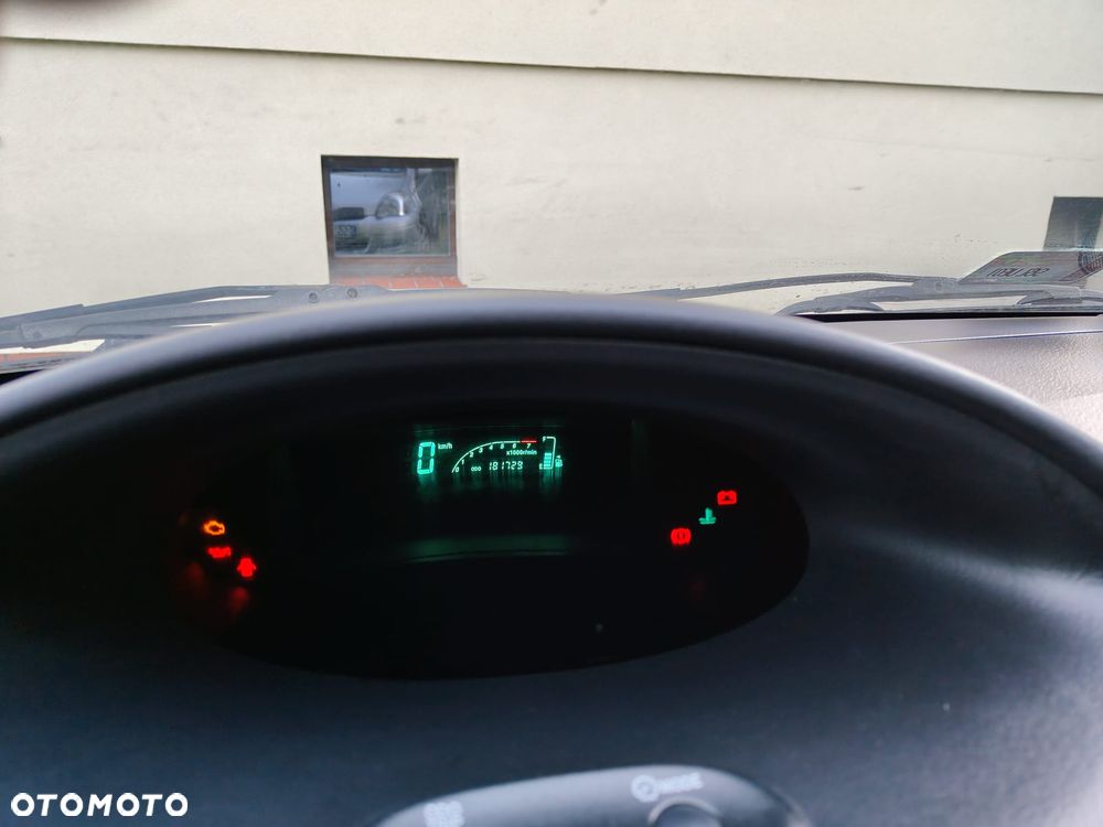 Toyota Yaris 1.0 - 8
