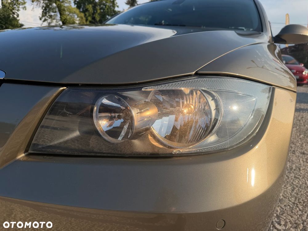 BMW Seria 3 320i - 35
