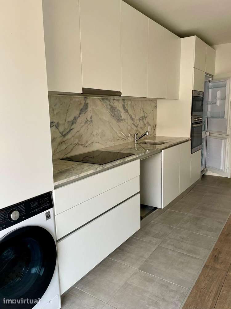 Apartamento T2 com varanda e garagem em Guimarães - Grande imagem: 2/12
