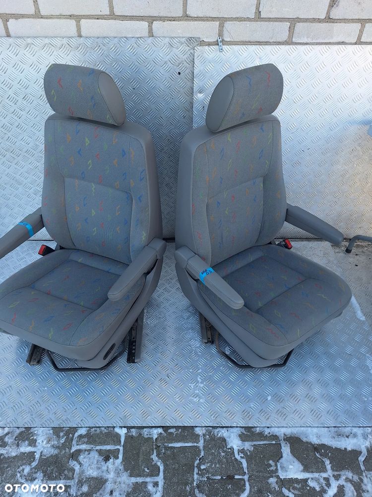 FOTEL OBROTOWY LEWY PRAWY PRZÓD KIEROWCY PODŁOKIETNIKI  OBROTNICA VW TRANSPORTER T5 CARAVELLE - 2