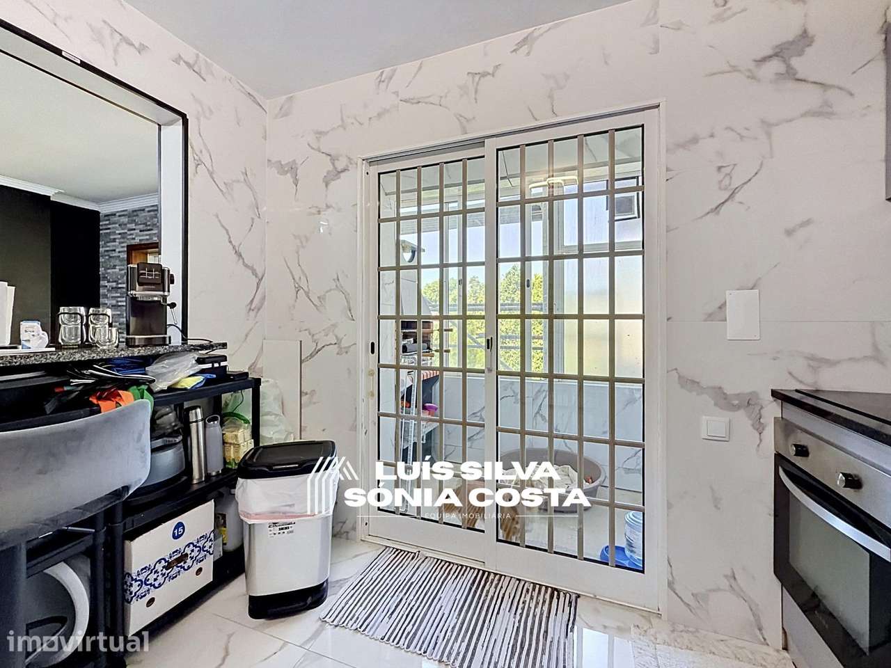 Apartamento T2 com Elevador, Garagem, Parcialmente Remodelado –... - Grande imagem: 4/16