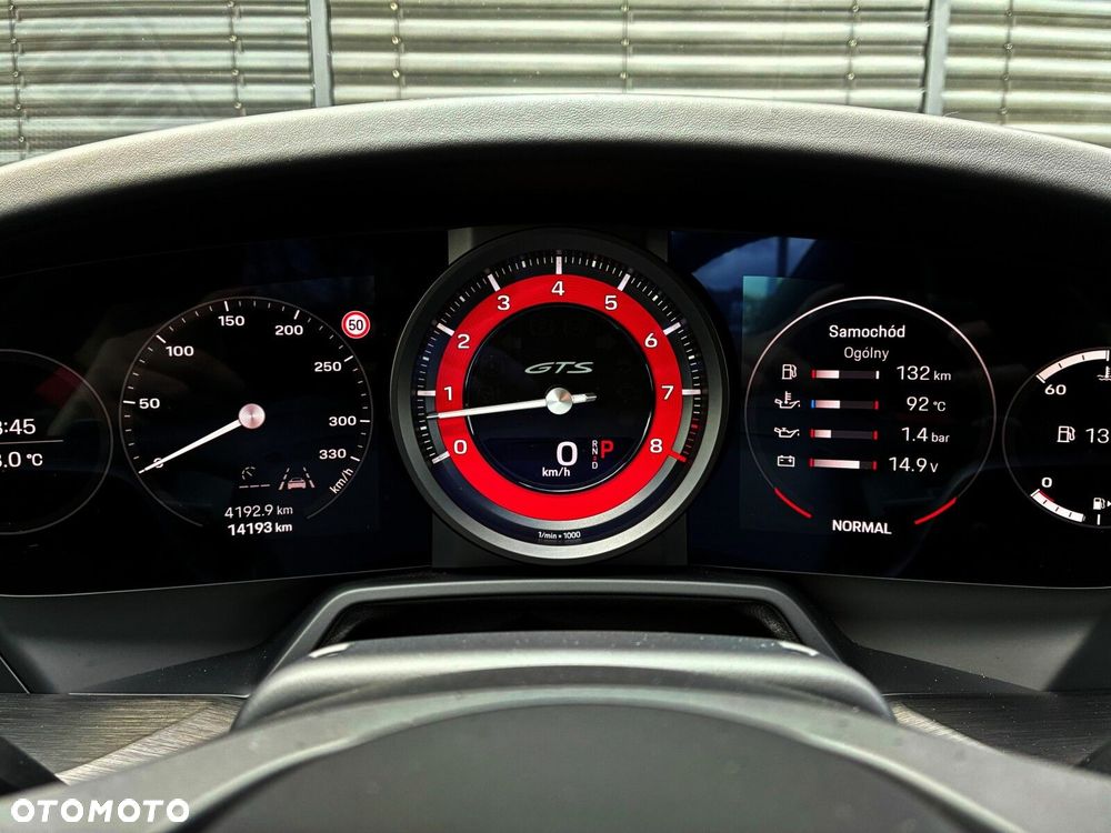 Porsche 911 Carrera 4 GTS - 24