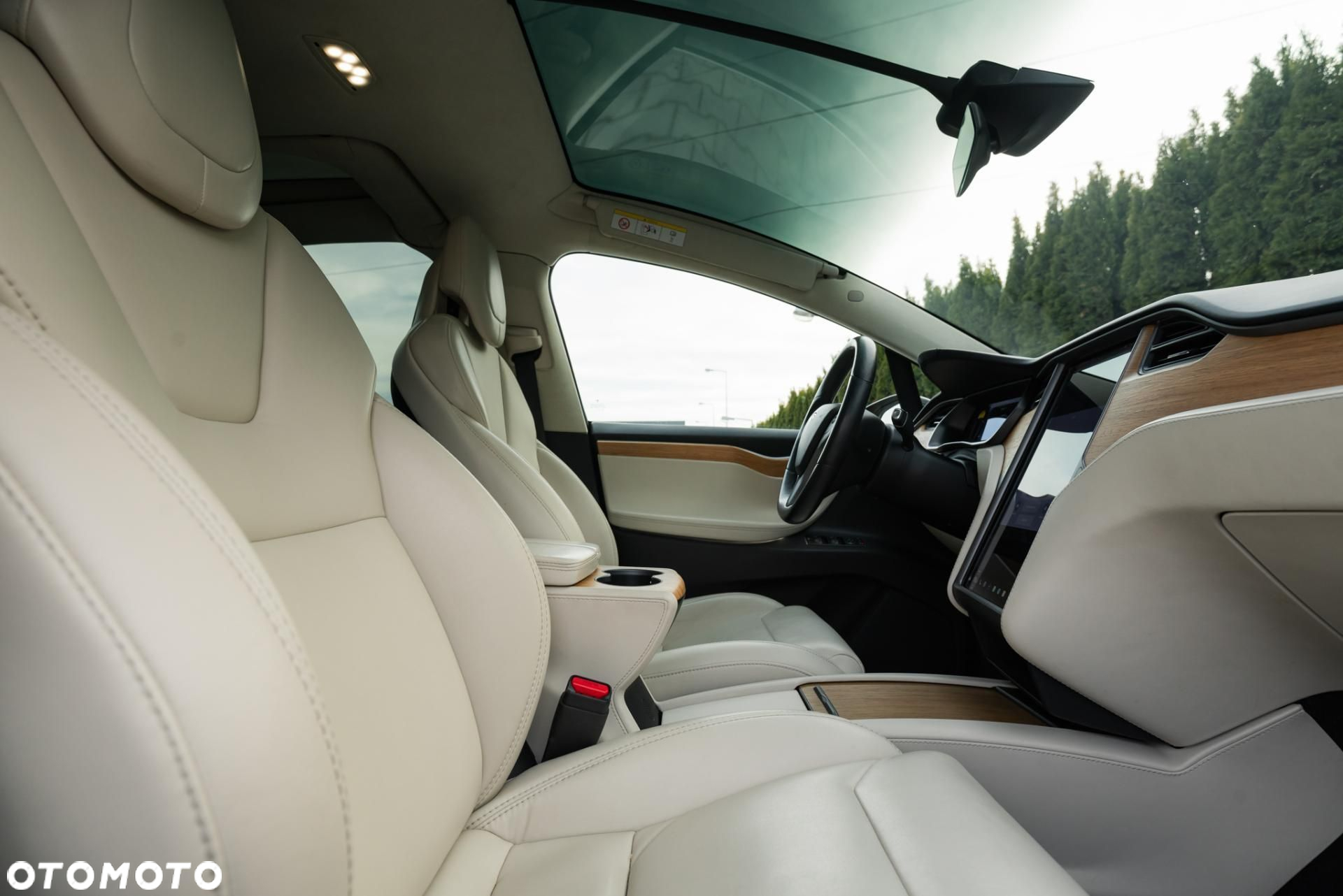 Tesla Model X - 16