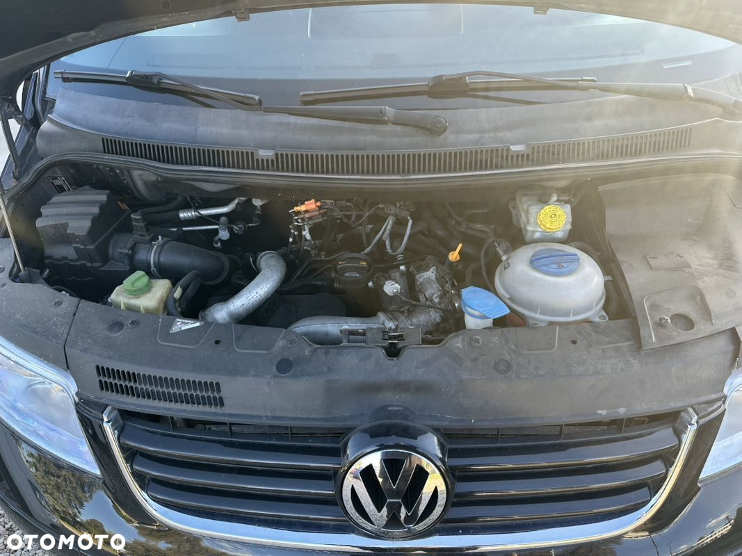 Volkswagen Multivan - 11