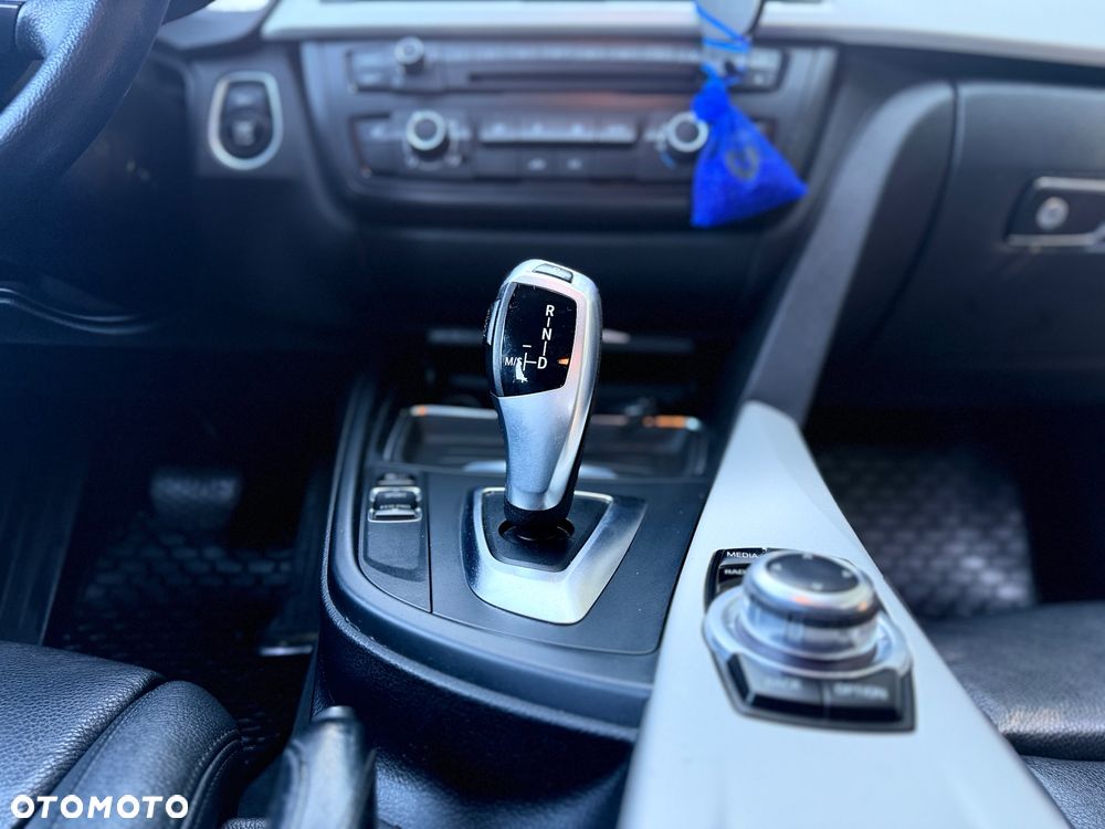 BMW Seria 3 318d - 19