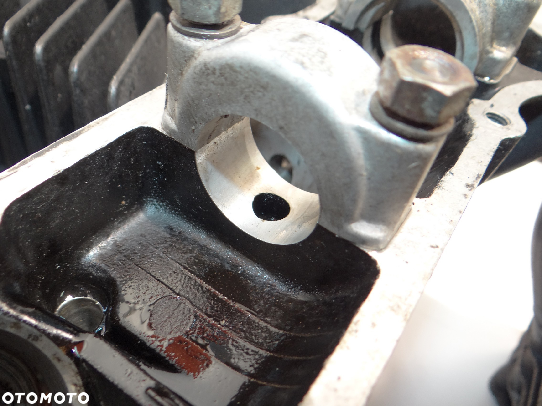 Yamaha XS 750 głowica cylinder tłoki szklanki płytki zaworowe wałek rozrządu pokrywa głowicy Y1238 - 24