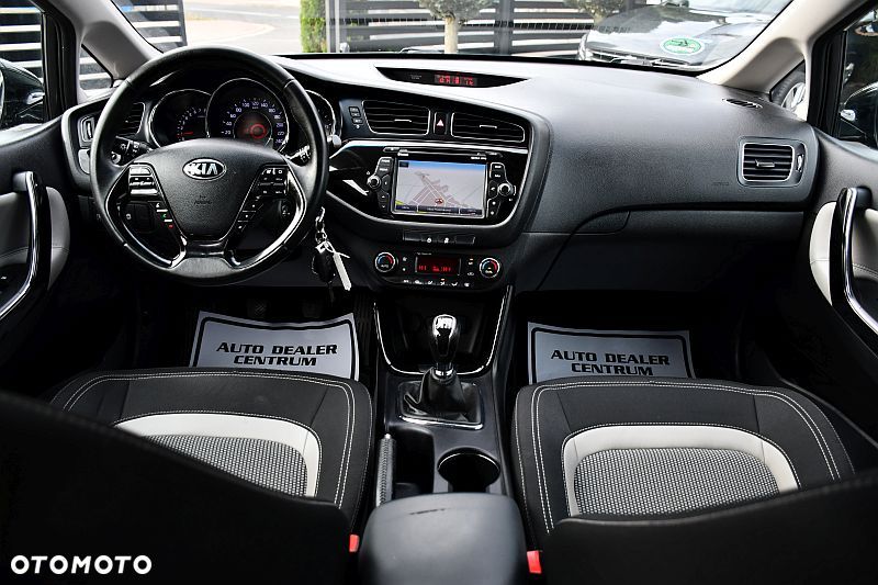 Kia Ceed 1.6 GDI ISG Platinum Edition - 25